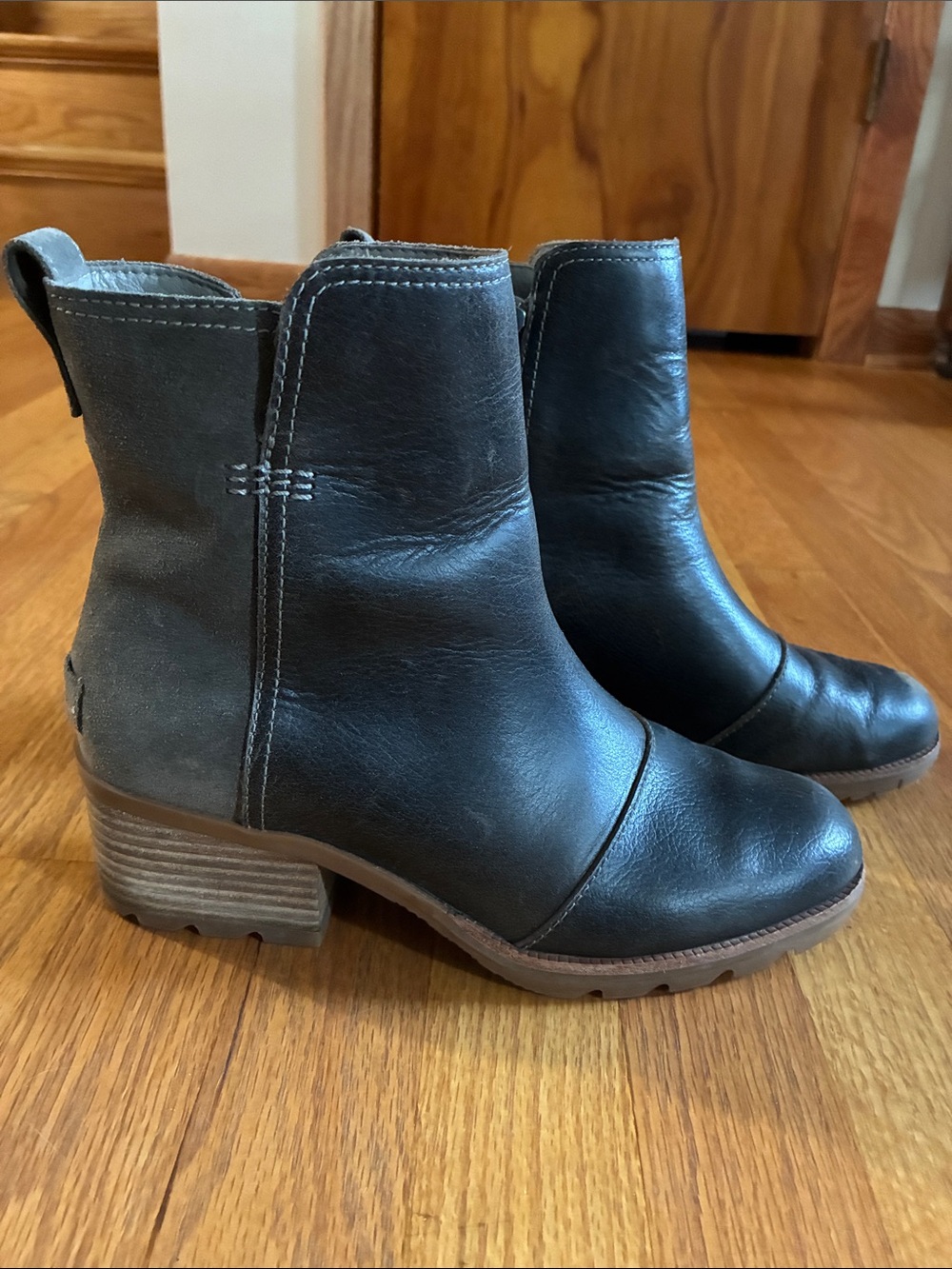 Sorel Dark Green Leather & Suede Waterproof Ankle Booties